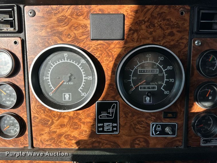 image for item DP6110 2000 Kenworth T800 semi truck