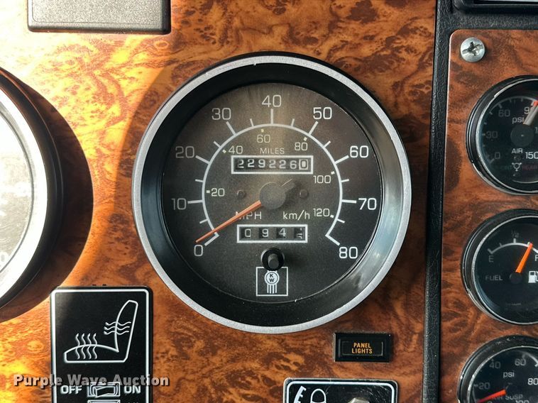 image for item DP6110 2000 Kenworth T800 semi truck