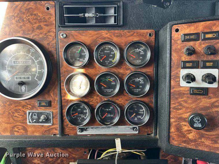 image for item DP6110 2000 Kenworth T800 semi truck