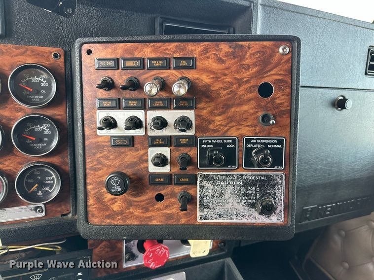 image for item DP6110 2000 Kenworth T800 semi truck