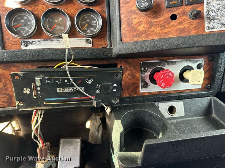 image for item DP6110 2000 Kenworth T800 semi truck