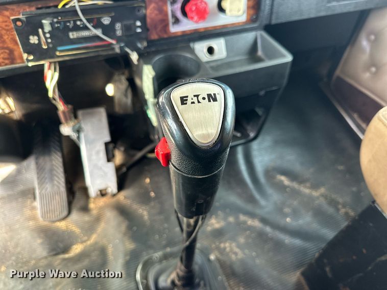 image for item DP6110 2000 Kenworth T800 semi truck