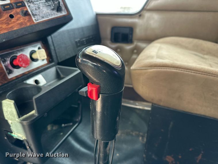 image for item DP6110 2000 Kenworth T800 semi truck