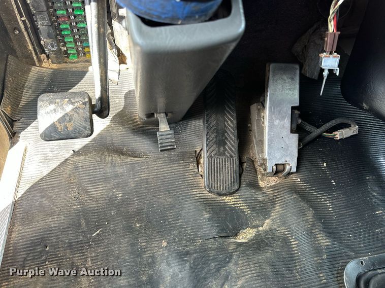 image for item DP6110 2000 Kenworth T800 semi truck