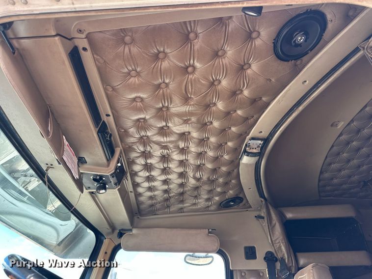 image for item DP6110 2000 Kenworth T800 semi truck