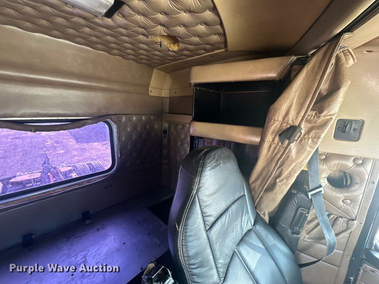 image for item DP6110 2000 Kenworth T800 semi truck