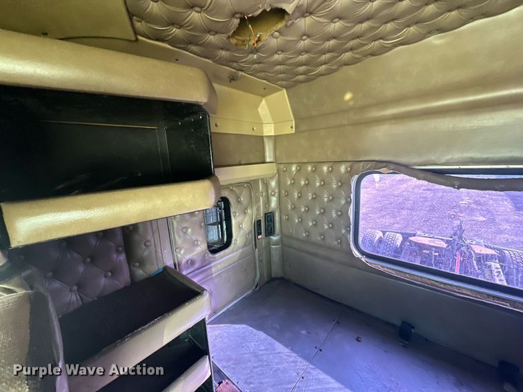 image for item DP6110 2000 Kenworth T800 semi truck