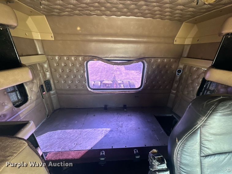 image for item DP6110 2000 Kenworth T800 semi truck