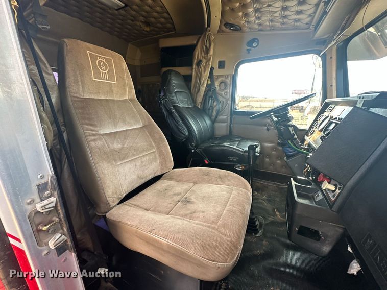 image for item DP6110 2000 Kenworth T800 semi truck