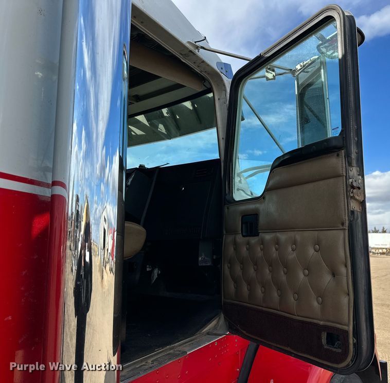 image for item DP6110 2000 Kenworth T800 semi truck