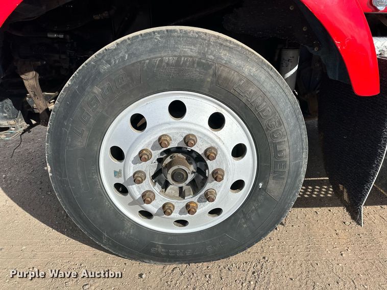 image for item DP6110 2000 Kenworth T800 semi truck