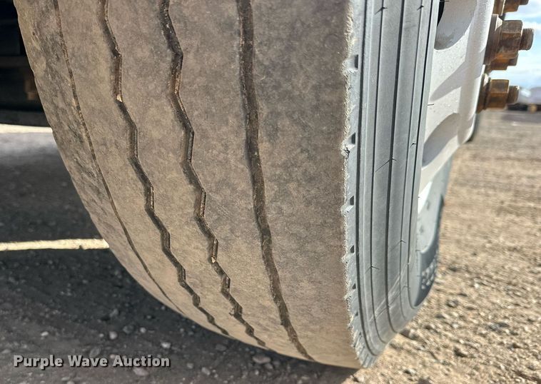 image for item DP6110 2000 Kenworth T800 semi truck