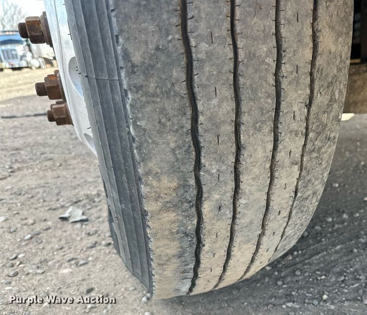 image for item DP6110 2000 Kenworth T800 semi truck