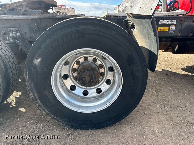 image for item DP6110 2000 Kenworth T800 semi truck