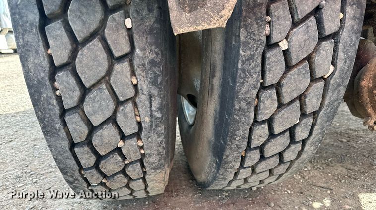 image for item DP6110 2000 Kenworth T800 semi truck