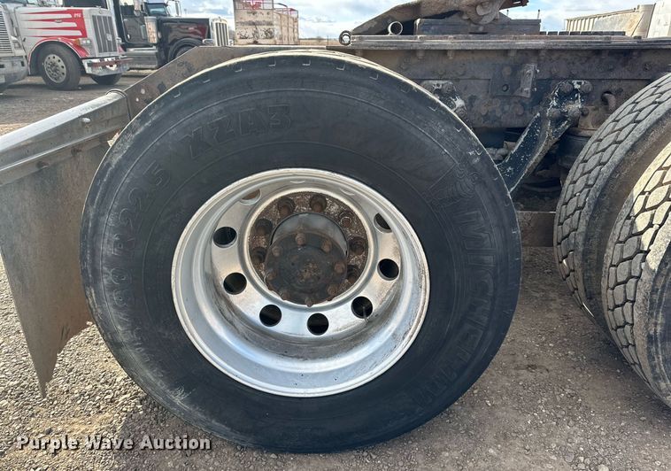 image for item DP6110 2000 Kenworth T800 semi truck