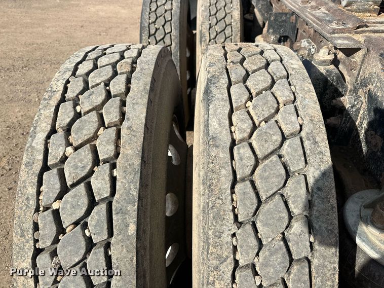 image for item DP6110 2000 Kenworth T800 semi truck