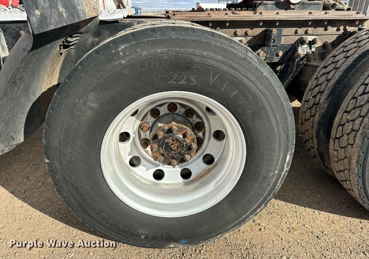 image for item DP6110 2000 Kenworth T800 semi truck