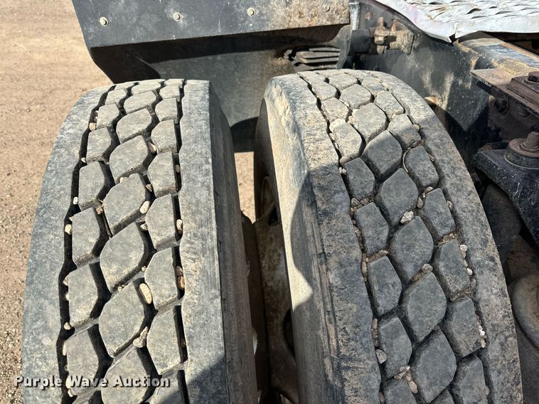 image for item DP6110 2000 Kenworth T800 semi truck