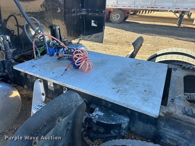 image for item DP6111 2006 Peterbilt 379 semi truck