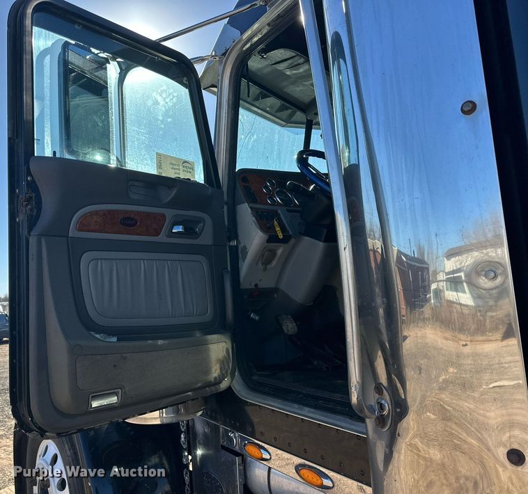 image for item DP6111 2006 Peterbilt 379 semi truck