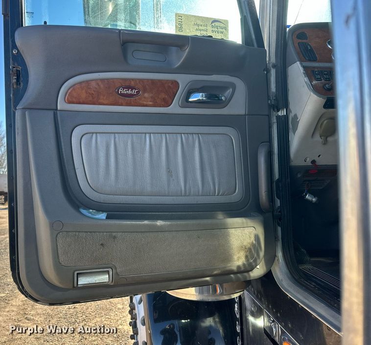 image for item DP6111 2006 Peterbilt 379 semi truck