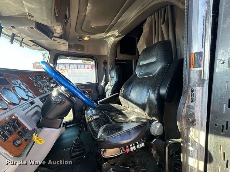 image for item DP6111 2006 Peterbilt 379 semi truck