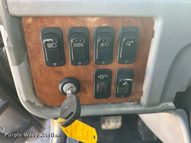 image for item DP6111 2006 Peterbilt 379 semi truck