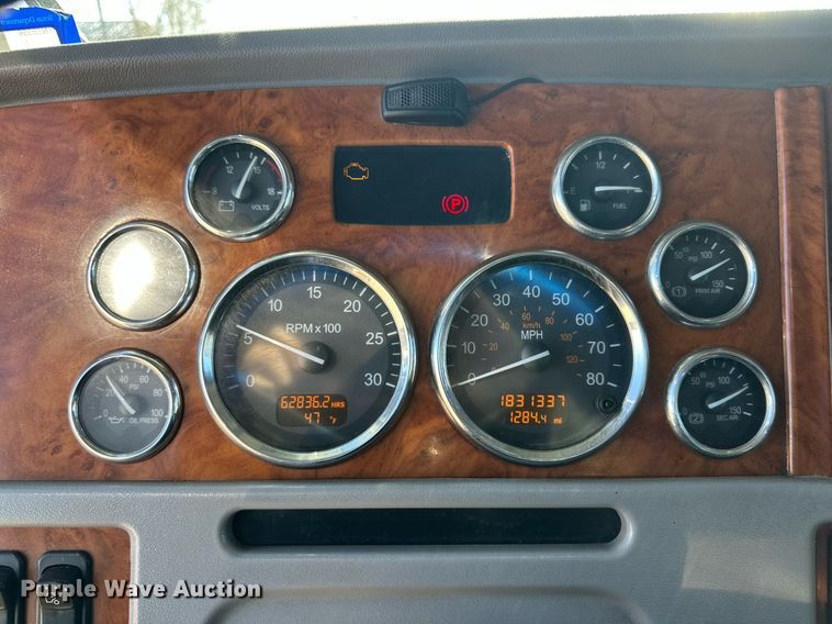 image for item DP6111 2006 Peterbilt 379 semi truck