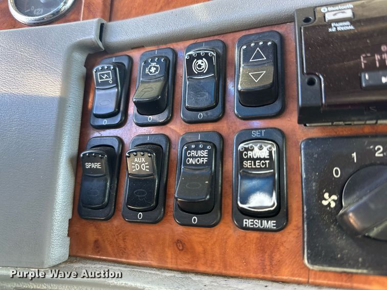 image for item DP6111 2006 Peterbilt 379 semi truck