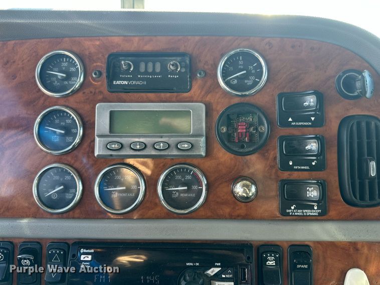 image for item DP6111 2006 Peterbilt 379 semi truck