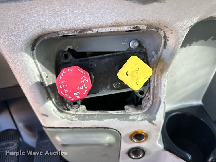 image for item DP6111 2006 Peterbilt 379 semi truck