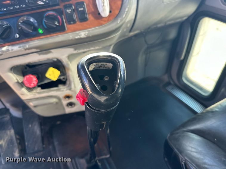 image for item DP6111 2006 Peterbilt 379 semi truck