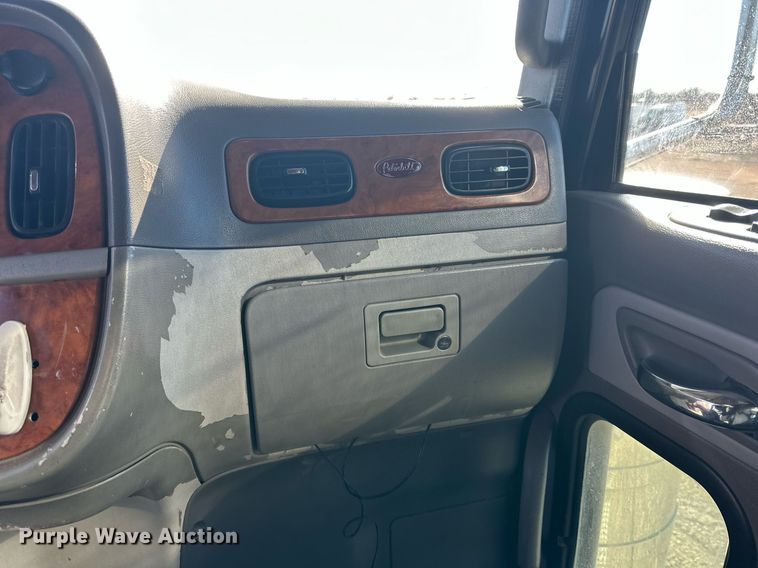 image for item DP6111 2006 Peterbilt 379 semi truck