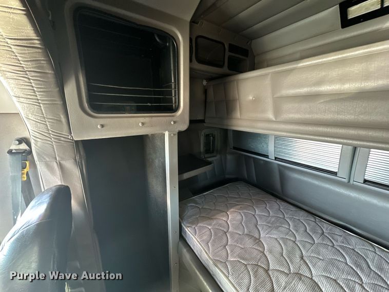 image for item DP6111 2006 Peterbilt 379 semi truck