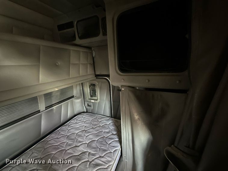 image for item DP6111 2006 Peterbilt 379 semi truck