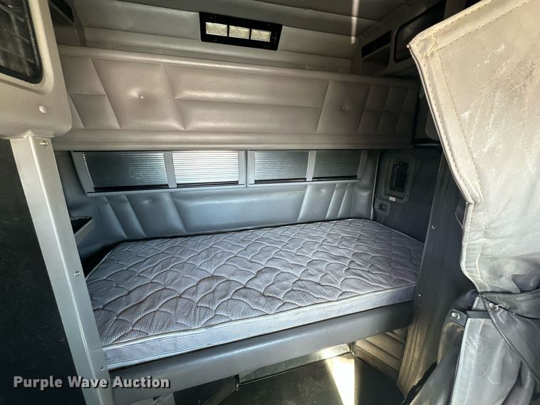 image for item DP6111 2006 Peterbilt 379 semi truck