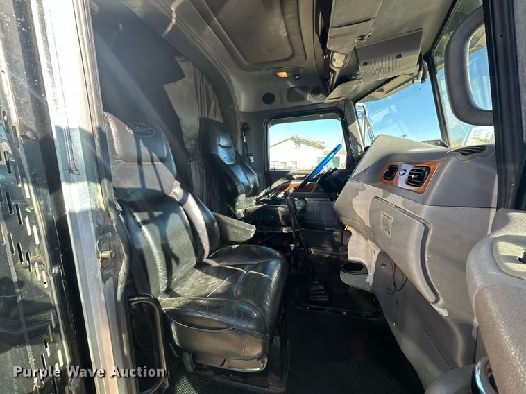 image for item DP6111 2006 Peterbilt 379 semi truck
