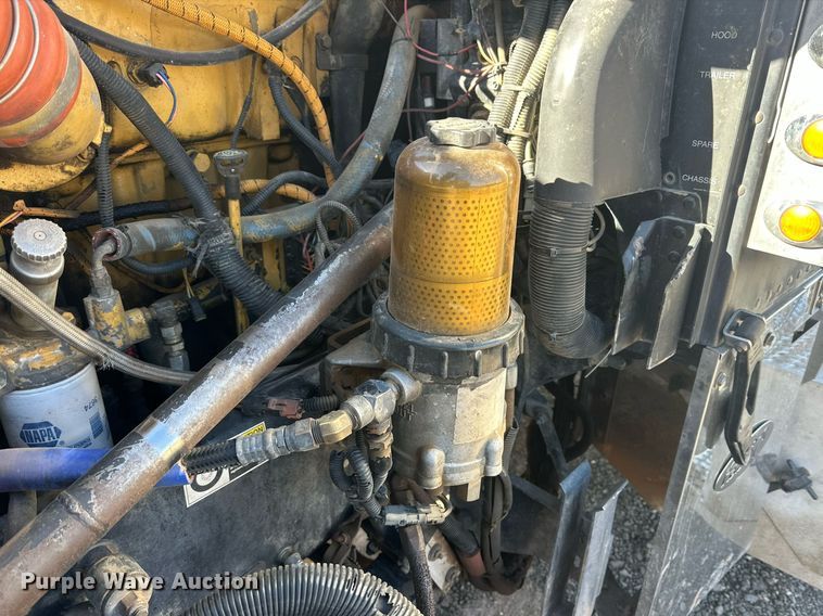 image for item DP6111 2006 Peterbilt 379 semi truck