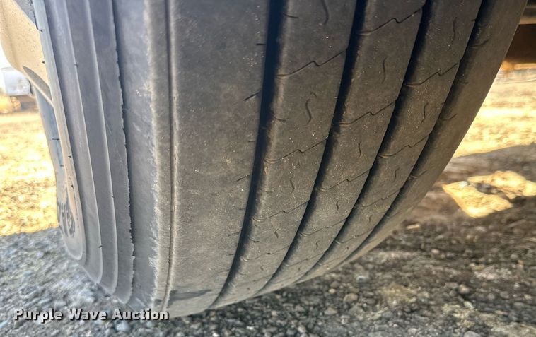 image for item DP6111 2006 Peterbilt 379 semi truck