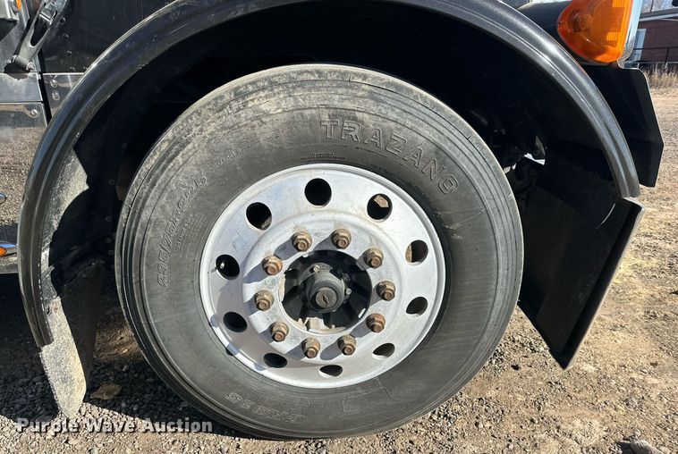 image for item DP6111 2006 Peterbilt 379 semi truck