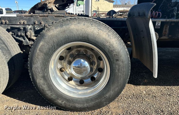 image for item DP6111 2006 Peterbilt 379 semi truck