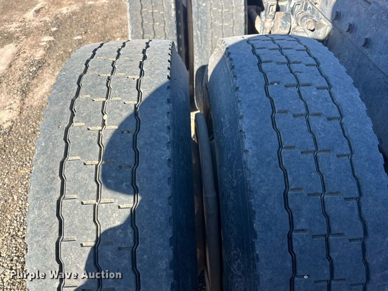 image for item DP6111 2006 Peterbilt 379 semi truck