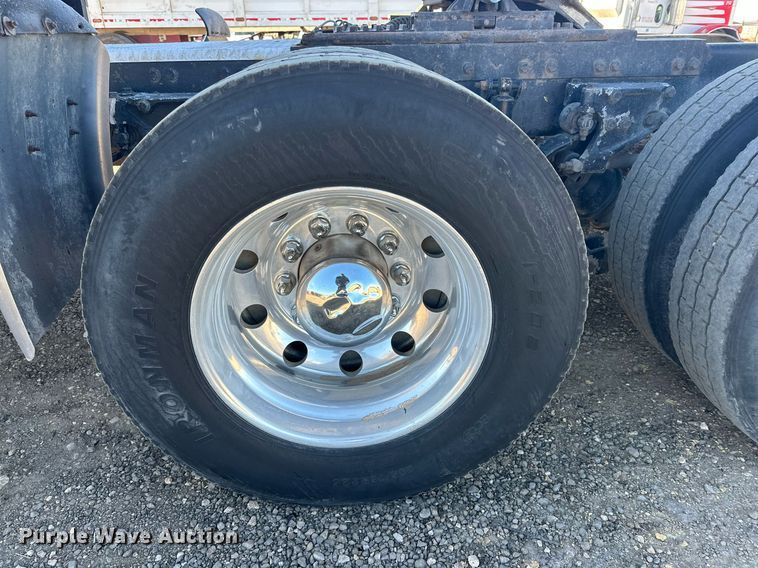 image for item DP6111 2006 Peterbilt 379 semi truck