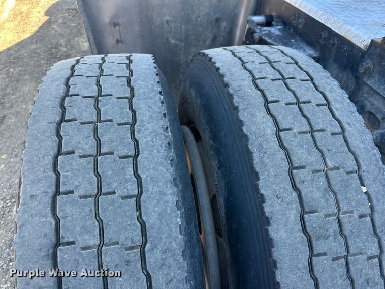 image for item DP6111 2006 Peterbilt 379 semi truck