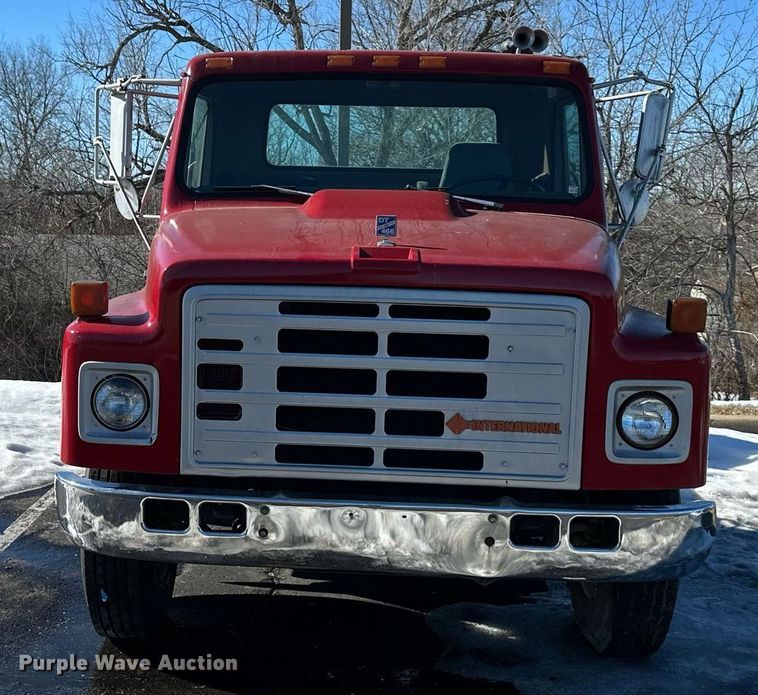 image for item DQ6574 1986 International S1900 semi truck