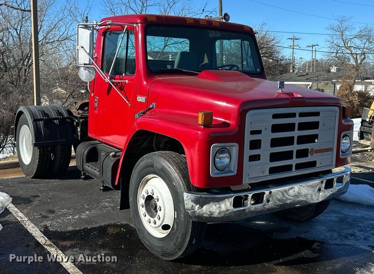 image for item DQ6574 1986 International S1900 semi truck
