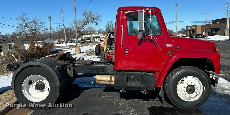 image for item DQ6574 1986 International S1900 semi truck
