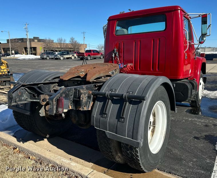 image for item DQ6574 1986 International S1900 semi truck