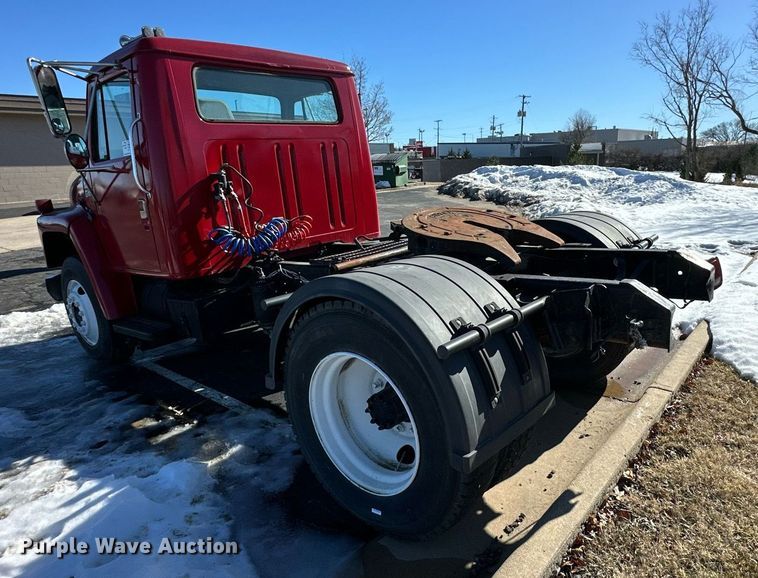 image for item DQ6574 1986 International S1900 semi truck